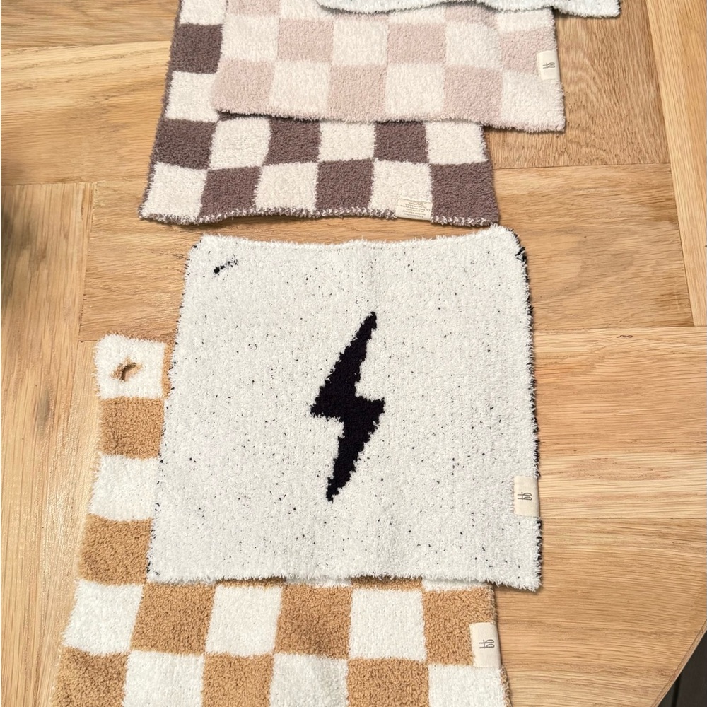 Stylish Checkered and Lightning Bib Set